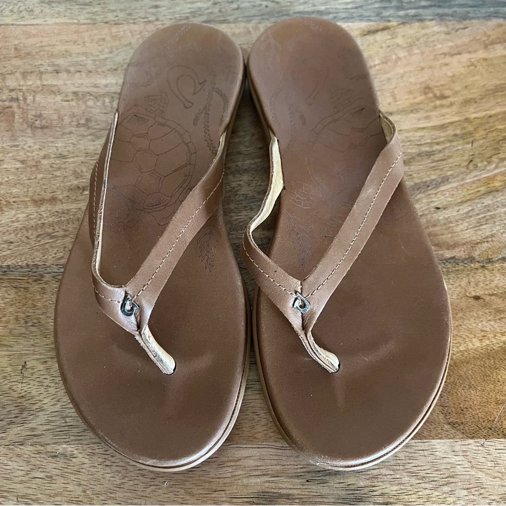 OluKai Brown Tan Sandals